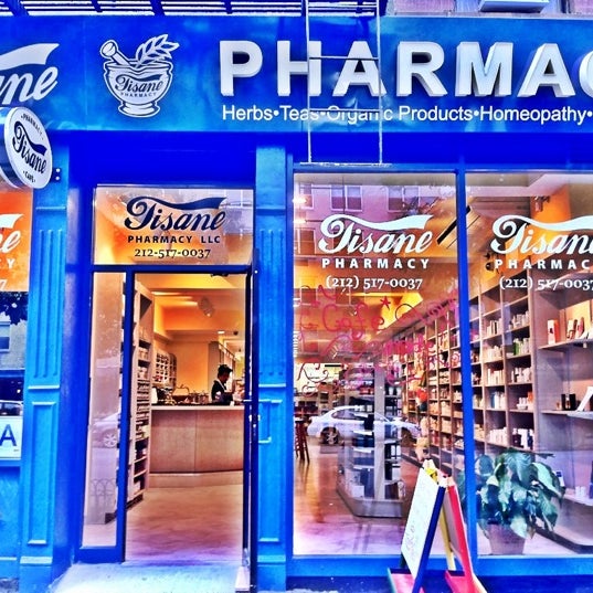 Foto tomada en Tisane Pharmacy &amp; Cafe  por Simon T. el 9/23/2011