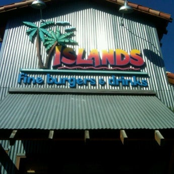Foto tomada en Islands Restaurant  por Lilly R. el 10/8/2011