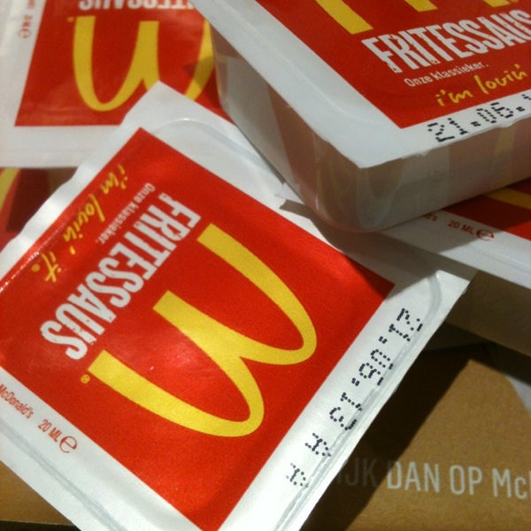 รูปภาพถ่ายที่ McDonald&#39;s โดย Anne-Frank D. เมื่อ 5/7/2013