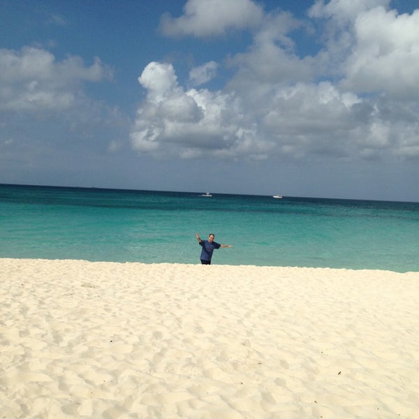 Foto tomada en Divi Aruba All Inclusive  por Raul N. el 2/25/2014