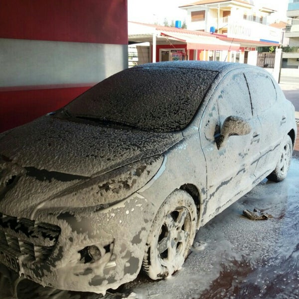 diana playing car wash