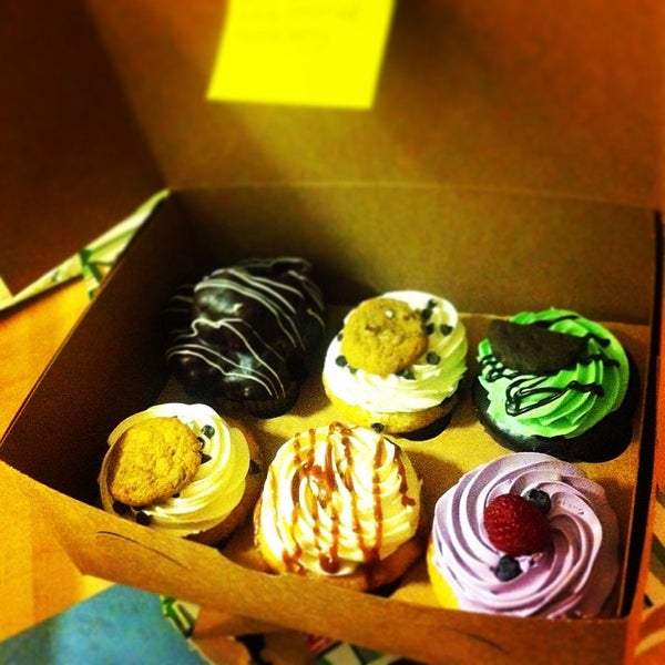 Das Foto wurde bei Molly&#39;s Cupcakes von David T. am 3/9/2014 aufgenommen