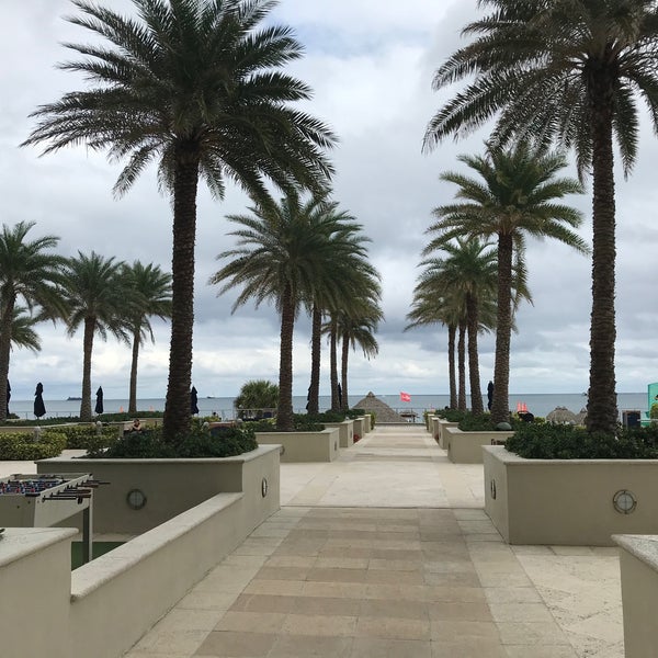 Foto tirada no(a) Fort Lauderdale Marriott Harbor Beach Resort &amp; Spa por Deepak J. em 12/18/2019
