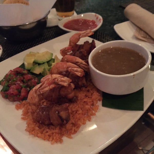 Снимок сделан в Lalo&#39;s Fine Mexican Cuisine пользователем Deepak J. 5/12/2015