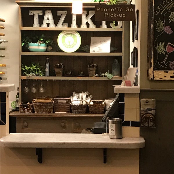 7/27/2017에 Deepak J.님이 Taziki&#39;s Mediterranean Cafe에서 찍은 사진