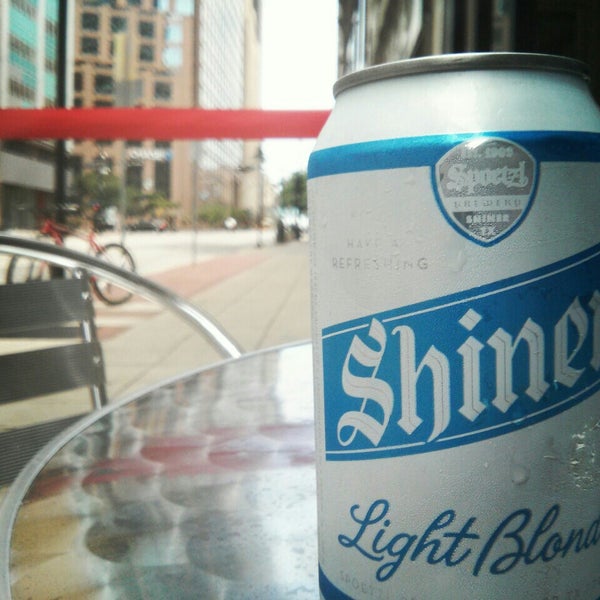 Solid spot. Pool, shuffleboard, and lots of beers in cans. Try the uncommon Shiner Light Blonde on a hot day.