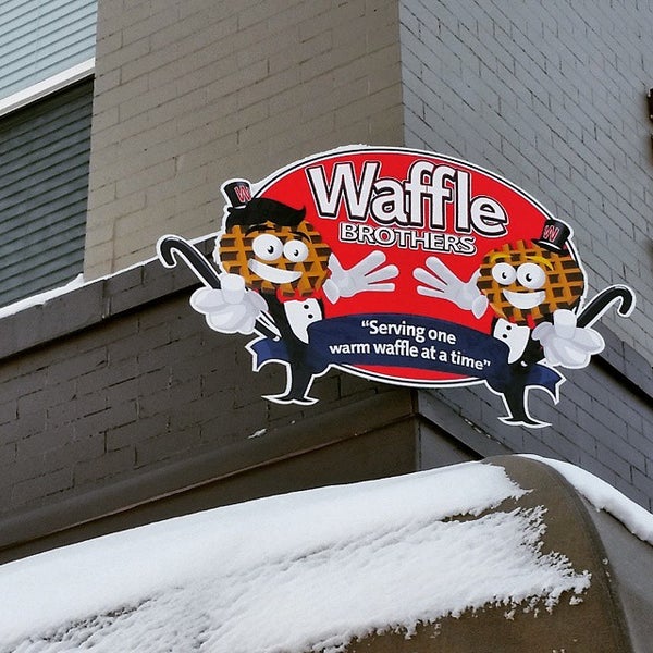 2/28/2015 tarihinde Blake B.ziyaretçi tarafından Waffle Brothers'de çekilen fotoğraf