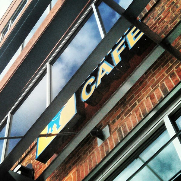 รูปภาพถ่ายที่ Mini Cafe โดย Blake B. เมื่อ 5/27/2013