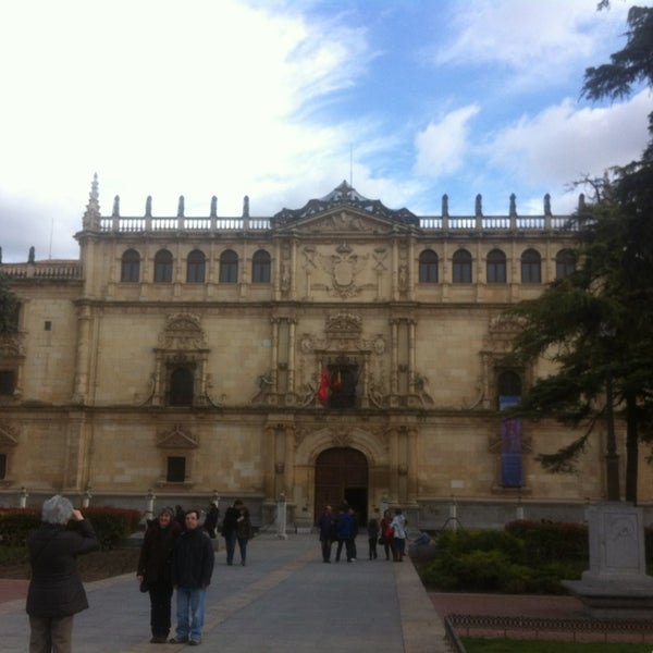 Foto diambil di Universidad de Alcalá oleh Agy pada 3/28/2013