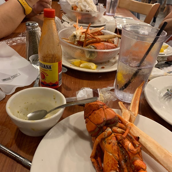 รูปภาพถ่ายที่ Boston Lobster Feast โดย Joe F. เมื่อ 11/19/2019