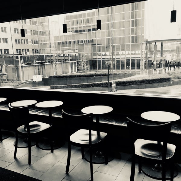 3/15/2018 tarihinde Olivier V.ziyaretçi tarafından Starbucks'de çekilen fotoğraf