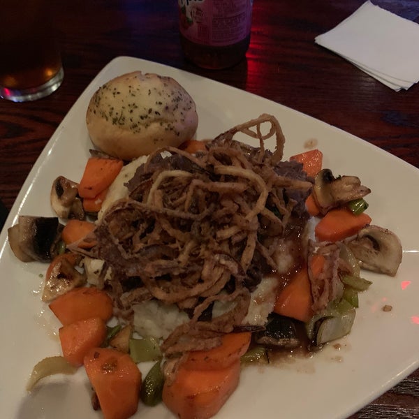 Photo taken at Houlihan&#39;s by Frank on 6/6/2019