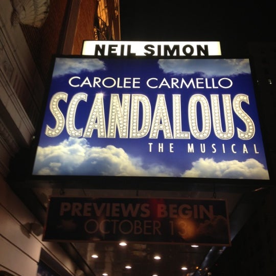 Foto tirada no(a) Scandalous on Broadway por Mandee~ em 10/25/2012