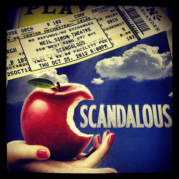 Foto tirada no(a) Scandalous on Broadway por Mandee~ em 10/26/2012