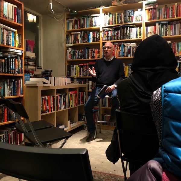 Photo prise au The English Bookshop par Sandra S. le3/14/2019
