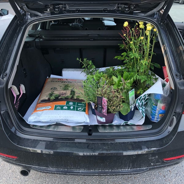 plantagen farsta öppet