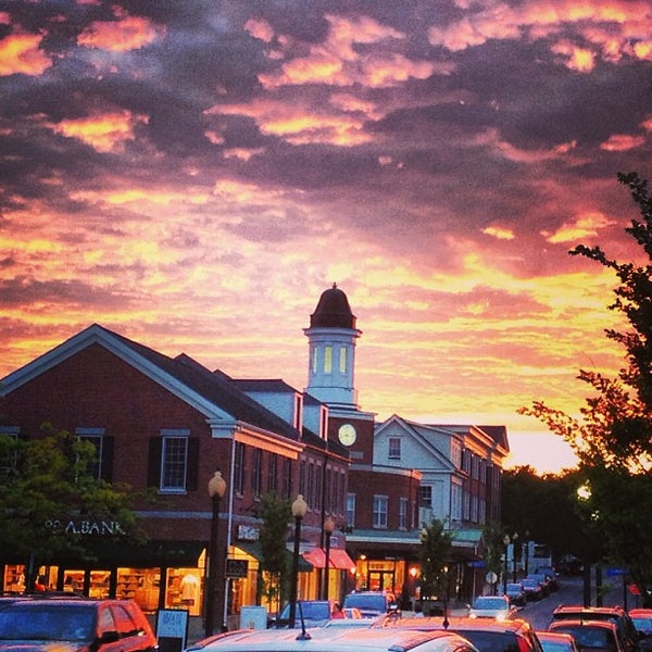 Mashpee Commons Shopping Plaza