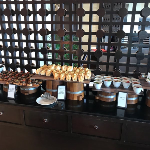 8/28/2018에 Владимир М.님이 Panorama Lounge @ Hilton Phuket에서 찍은 사진