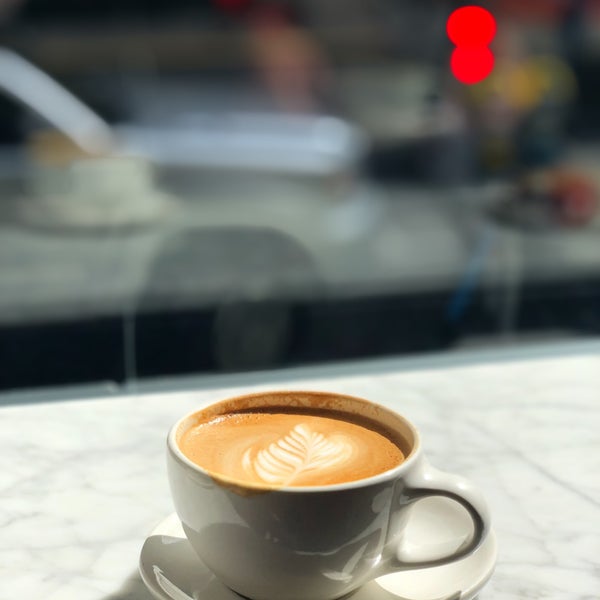 Photo taken at Blue Bottle Coffee by tahorg on 3/28/2019