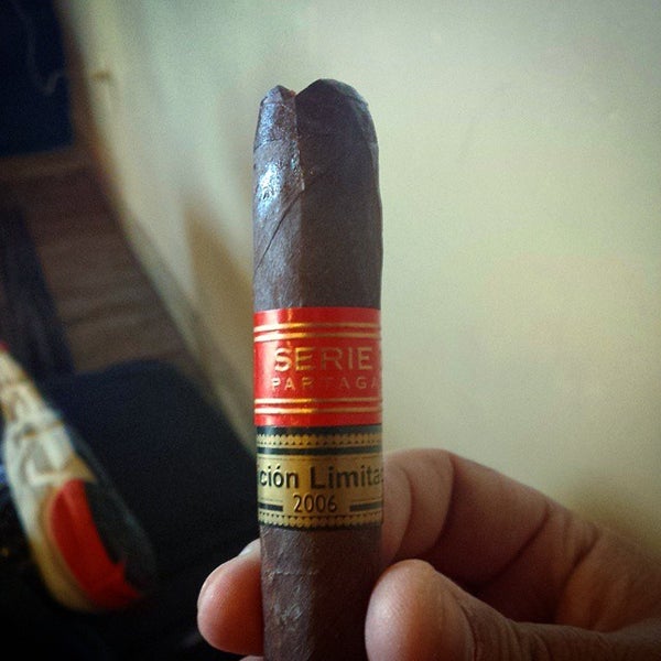 Photo taken at En Fuego Cigars &amp; Lounge by An P. on 3/2/2015