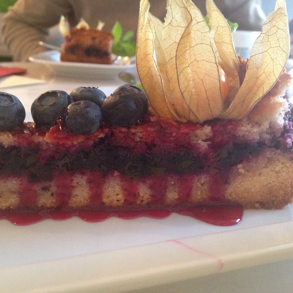 Очень вкусный кофе☕️, десерт пирог с голубикой необычайный☺️ всем советую!!!Отличное место👍🏻