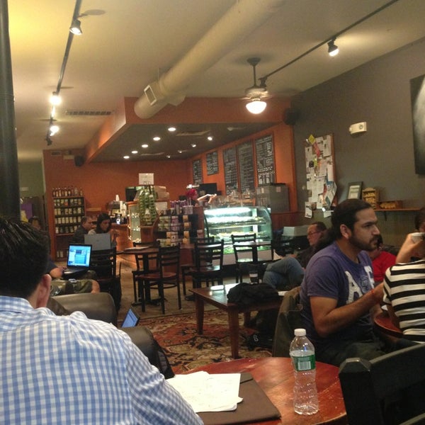 Das Foto wurde bei Boston Common Coffee Company von Hamidreza M. am 9/15/2013 aufgenommen