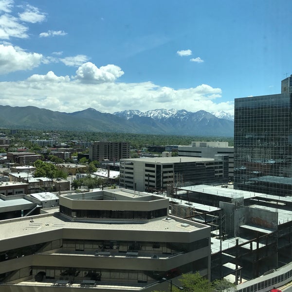 Foto diambil di Salt Lake City Marriott City Center oleh Steve M. pada 5/20/2017