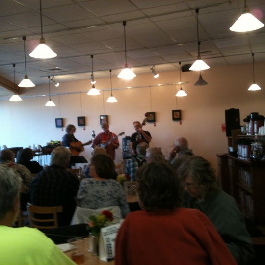 10/19/2012 tarihinde Harriet Alison N.ziyaretçi tarafından Watermark Books &amp; Cafe'de çekilen fotoğraf