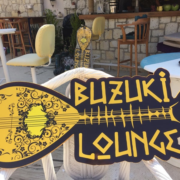 รูปภาพถ่ายที่ Buzuki Lounge โดย Apo B. เมื่อ 6/24/2016