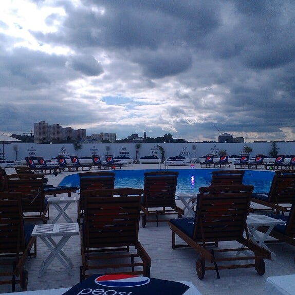 8/24/2013 tarihinde Сергей Ч.ziyaretçi tarafından City Beach Club'de çekilen fotoğraf