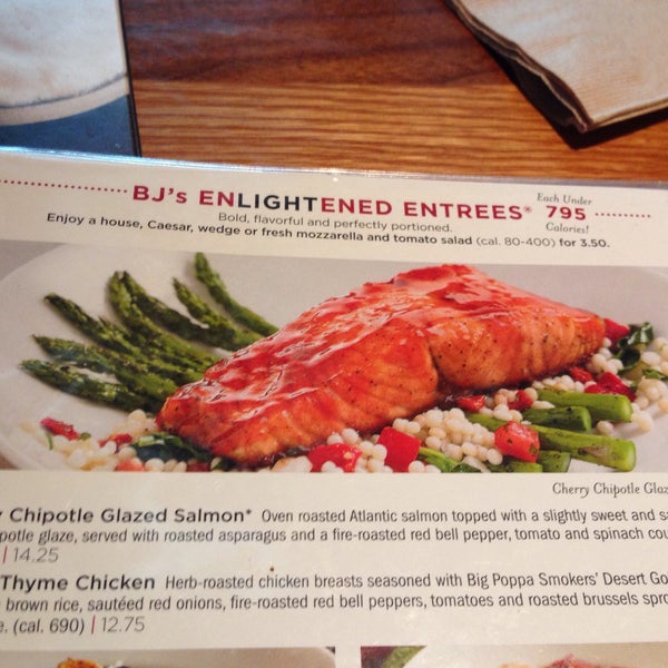 Photo taken at BJ&#39;s Restaurant &amp; Brewhouse by Spencer C. on 12/12/2015