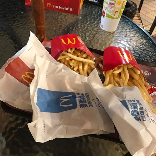 Photos At 麥當勞mcdonald S 承德路七段262號
