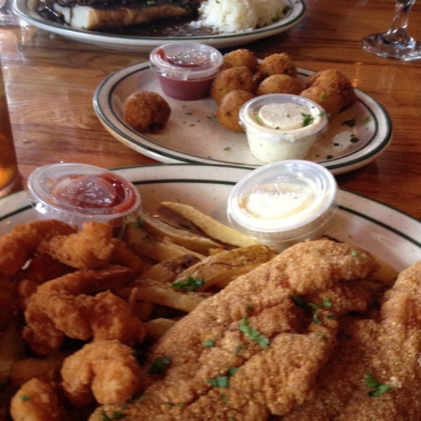 6/21/2014에 Tanya T.님이 Floyd&#39;s Cajun Seafood - Pearland에서 찍은 사진