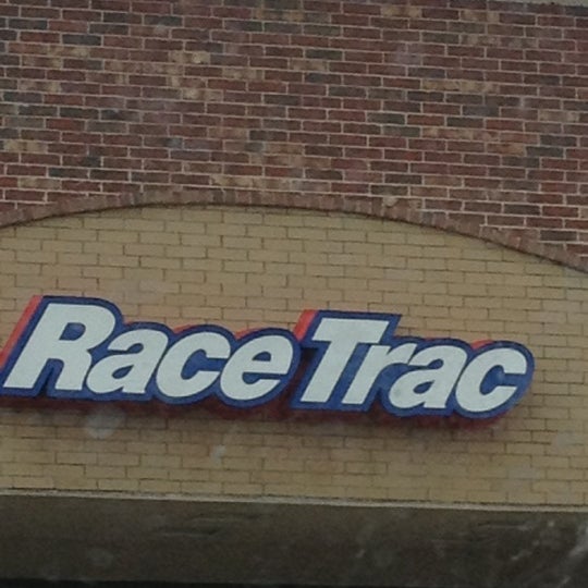 Foto diambil di RaceTrac oleh Tanya T. pada 10/21/2012