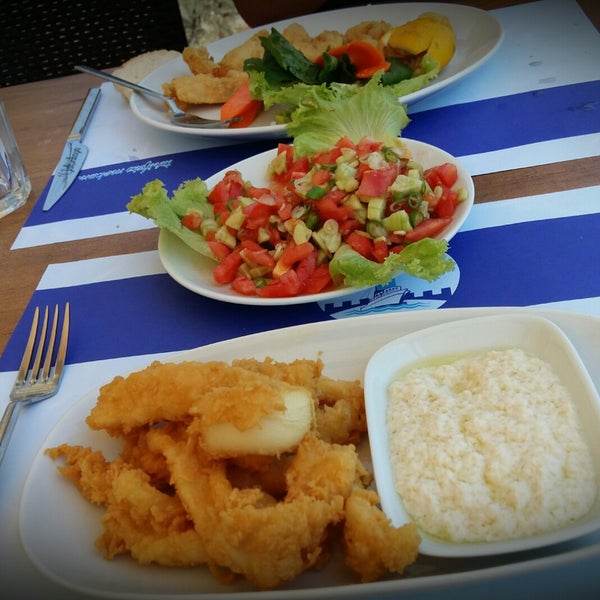 รูปภาพถ่ายที่ Yalçınkaya Cafe &amp; Restaurant โดย Nazan A. เมื่อ 7/4/2018