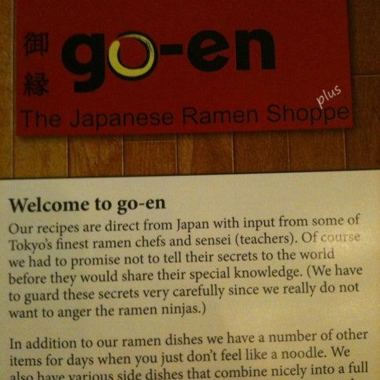 Photo prise au go-en The Japanese Ramen Shoppe par Irish Pia R. le11/1/2012