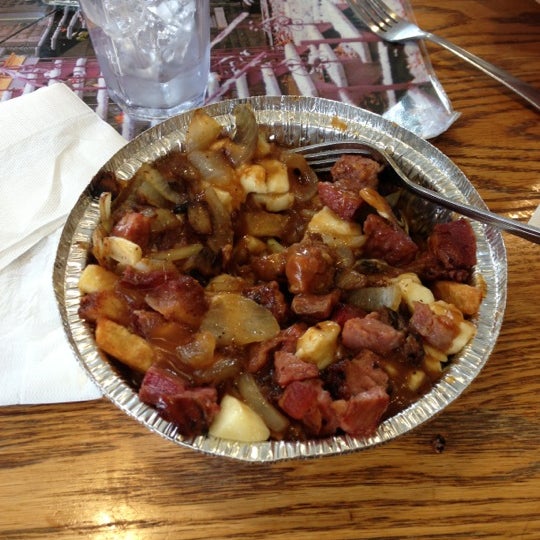 Photo taken at 514 Poutine by Chloe U. on 10/14/2012