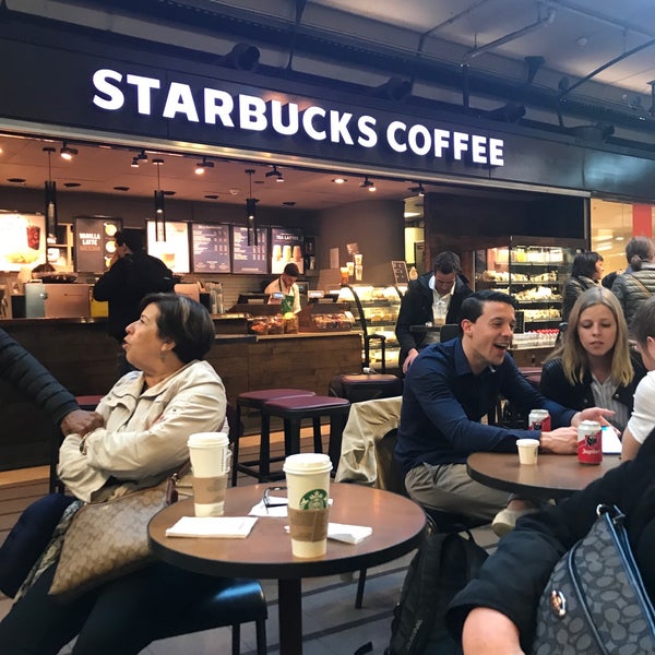 Photo taken at Starbucks by Claudia Monserrat R. on 4/12/2018