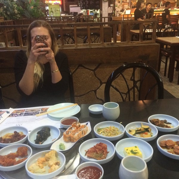 Foto scattata a Seorabol Korean Restaurant da Justin W. il 9/22/2015