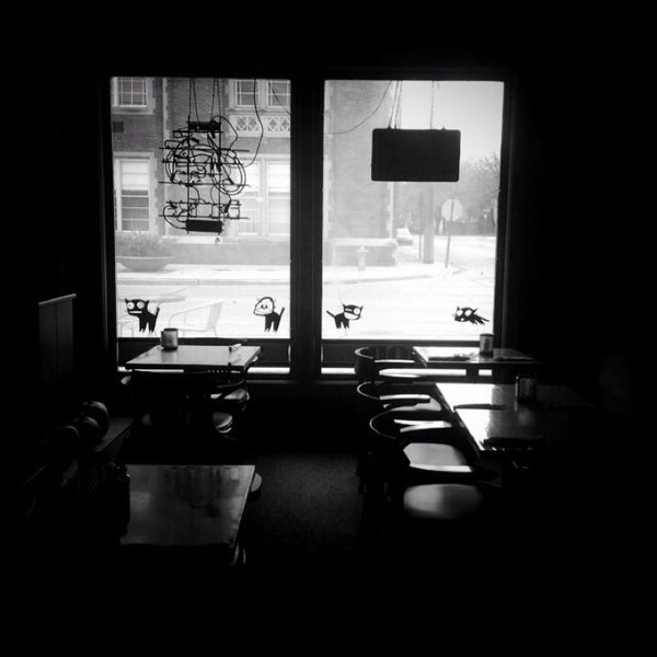 11/9/2013 tarihinde Amanda G.ziyaretçi tarafından White Dog Black Cat Cafe'de çekilen fotoğraf