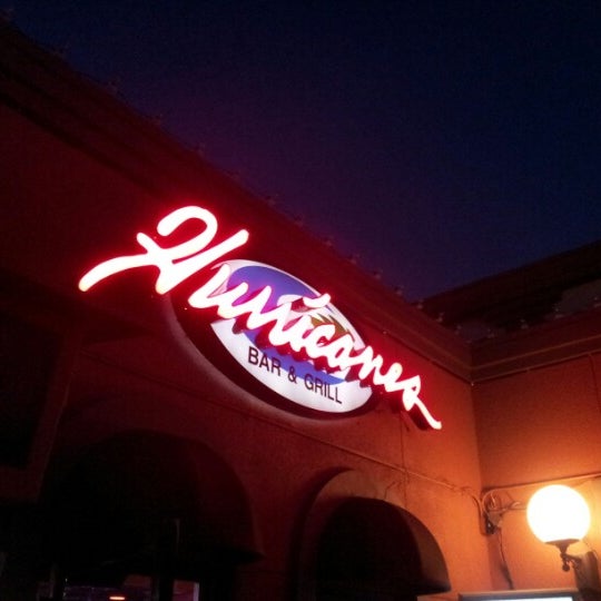 11/4/2012にMichael G.がHurricane&#39;s Bar &amp; Grillで撮った写真