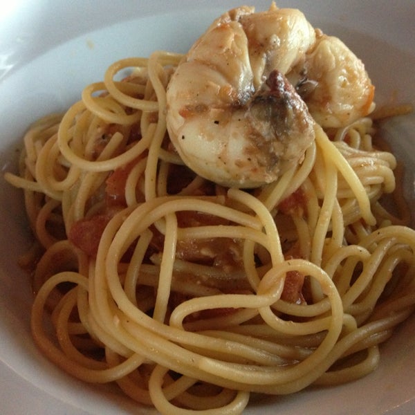 Foto scattata a Portofino Cucina Italiano da Foodie W. il 6/16/2014