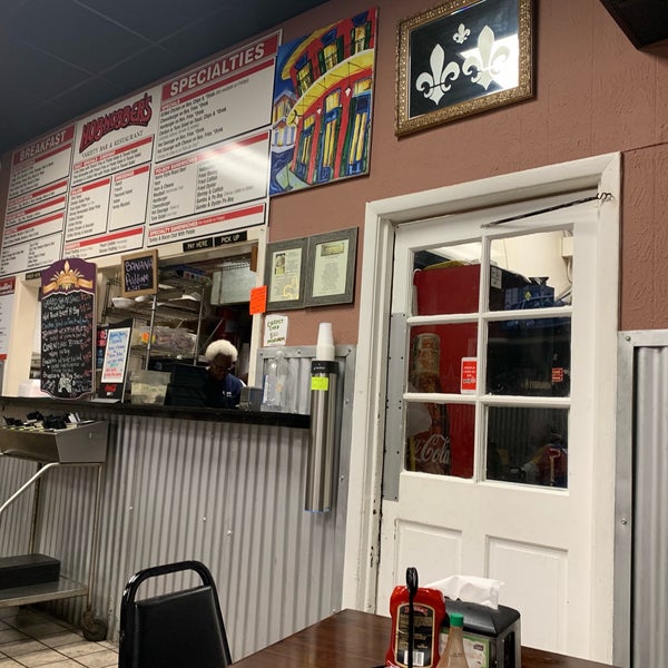 Foto tomada en Hobnobber&#39;s Variety Bar &amp; Restaurant  por Scott H. el 3/27/2019