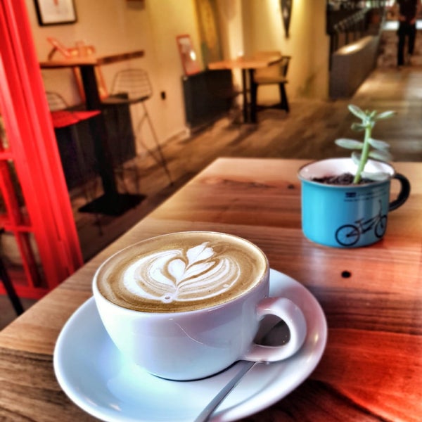 Harika kahvelerin enfes tatlılar ile buluşmasına biz @inception caffe diyoruz.. ☕️