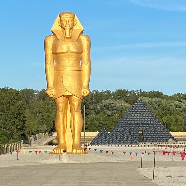 Gold Pyramid House Wadsworth, IL