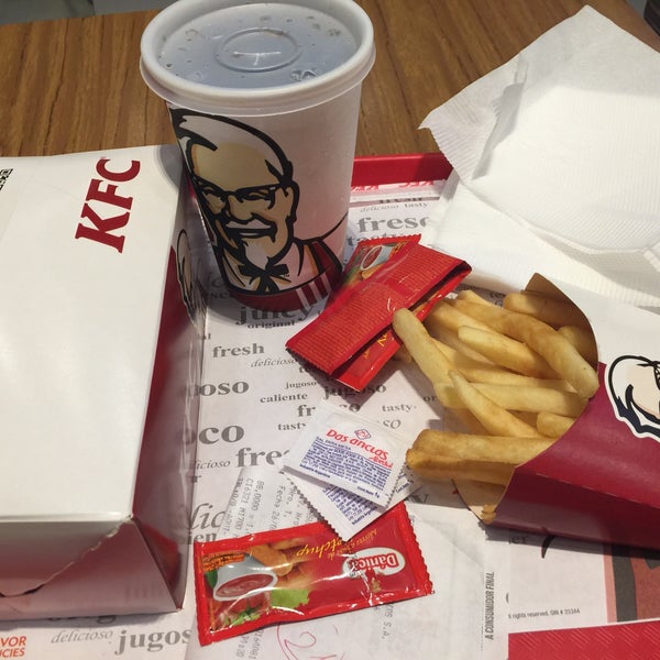 8/27/2015 tarihinde Shirley R.ziyaretçi tarafından KFC'de çekilen fotoğraf