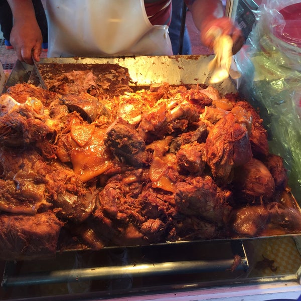 Foto tirada no(a) Carnitas Las Duarte por Eduardo F. em 5/25/2015