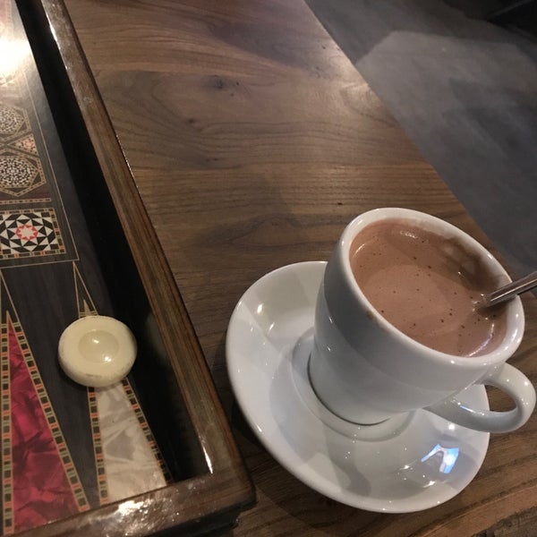 Photo taken at Hookah Terrace Coffe by Yasin Taha I. on 11/15/2018