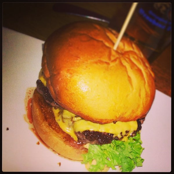 รูปภาพถ่ายที่ Burger House โดย Pedro เมื่อ 1/9/2013