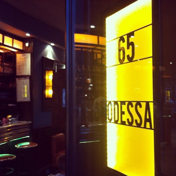 รูปภาพถ่ายที่ Café Odessa โดย Vadim K. เมื่อ 7/31/2015
